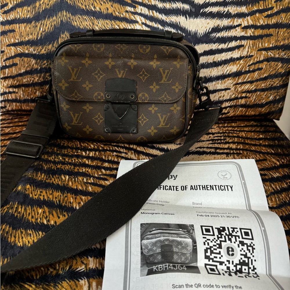 Louis Vuitton S lock Messenger Bag